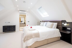 2 slaapkamers, een strijkplank/strijkijzer, reisbedje, gratis wifi