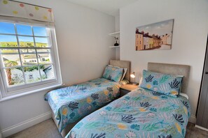 House | 2 bedrooms, iron/ironing board - Cottage in old Fisherman's Village, No Deposit (Torpoint)