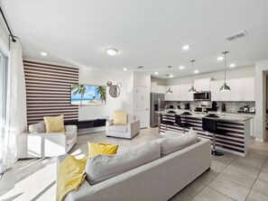 Smart TV - PROMO Charming 5 BR Villa, Private Pool, Resort – by Blue Sky Villas (Davenport)