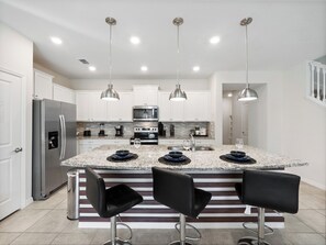 雪櫃、微波爐、焗爐、爐具