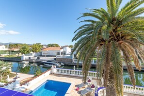 Villa | Exterior - Villa in Empuriabrava With Private Pool & Mooring (Castello d'Empuries)