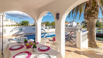 Villa | Outdoor dining