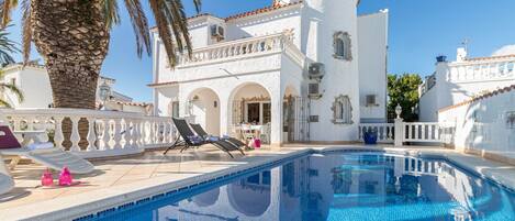 Villa | Pool | Indoor pool, outdoor pool