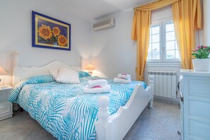 Villa | 4 bedrooms, iron/ironing board