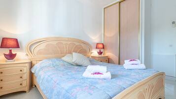 4 bedrooms, iron/ironing board