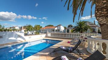 Villa | Pool | Indoor pool, outdoor pool