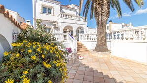 Villa | Exterior