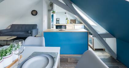 Chic Apartment Near City Center