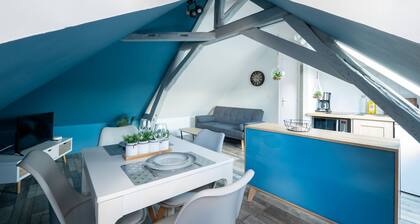 Chic Apartment Near City Center