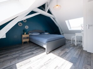 Apartment | 1 bedroom, iron/ironing board - Chic Apartment Near City Center (Ecommoy)