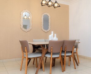 In-room dining - Polo Heights -Sky Suites (Accra)