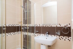Free toiletries, soap, toilet paper - Polo Heights -Sky Suites (Accra)
