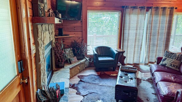 Smart TV, fireplace