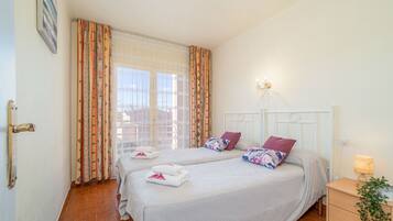 Apartment | 2 bedrooms, iron/ironing board