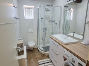 Apartment | Bathroom