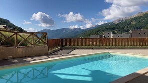 Piscina all'aperto, una piscina riscaldata