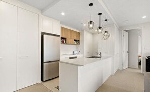 Micro-ondes, four, plaque de cuisson, lave-vaisselle