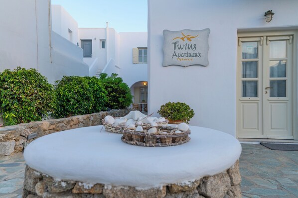 Property grounds - Mykonos Twins 4 in Ornos Beach with private Balcony AC, WiFi (Mykonos)