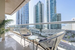 Property grounds - StayShort - Premium 2BR in Dubai Marina - Sleeps 4! (Dubai Marina)