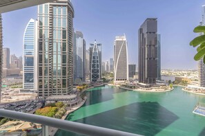 Property grounds - StayShort - Elegant Studio in JLT Sleeps 4 with Lake Views! (Jumeirah Lake Towers)
