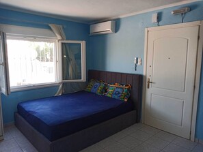 1 habitación, tabla de planchar con plancha, wifi y ropa de cama 