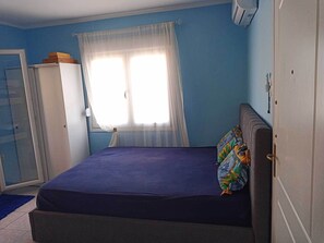 1 chambre, fer et planche à repasser, Wi-Fi, draps fournis