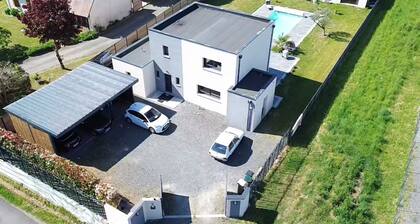 Stylish Villa With Pool Near Le Mans