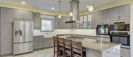 Four Ă micro-ondes, un four, surface de cuisson, lave-vaisselle