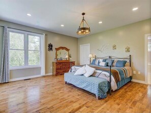 4 bedrooms, WiFi, bed sheets