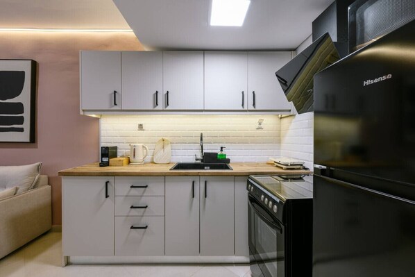 Fridge, microwave, oven, stovetop