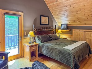 Room - Pawnee Peak Lodge in Old Forge, NY (Old Forge)
