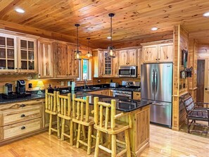 Private kitchen - Pawnee Peak Lodge in Old Forge, NY (Old Forge)