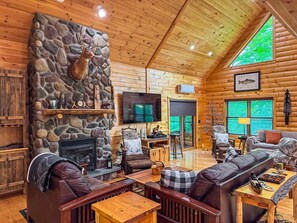 Living area - Pawnee Peak Lodge in Old Forge, NY (Old Forge)
