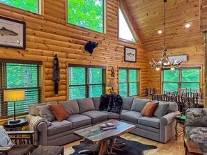 Living area - Pawnee Peak Lodge in Old Forge, NY (Old Forge)
