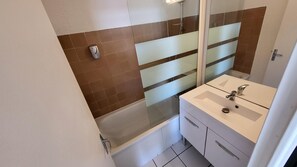 House | Bathroom - Apartment in Leucate by Marina & Beaches (Leucate)