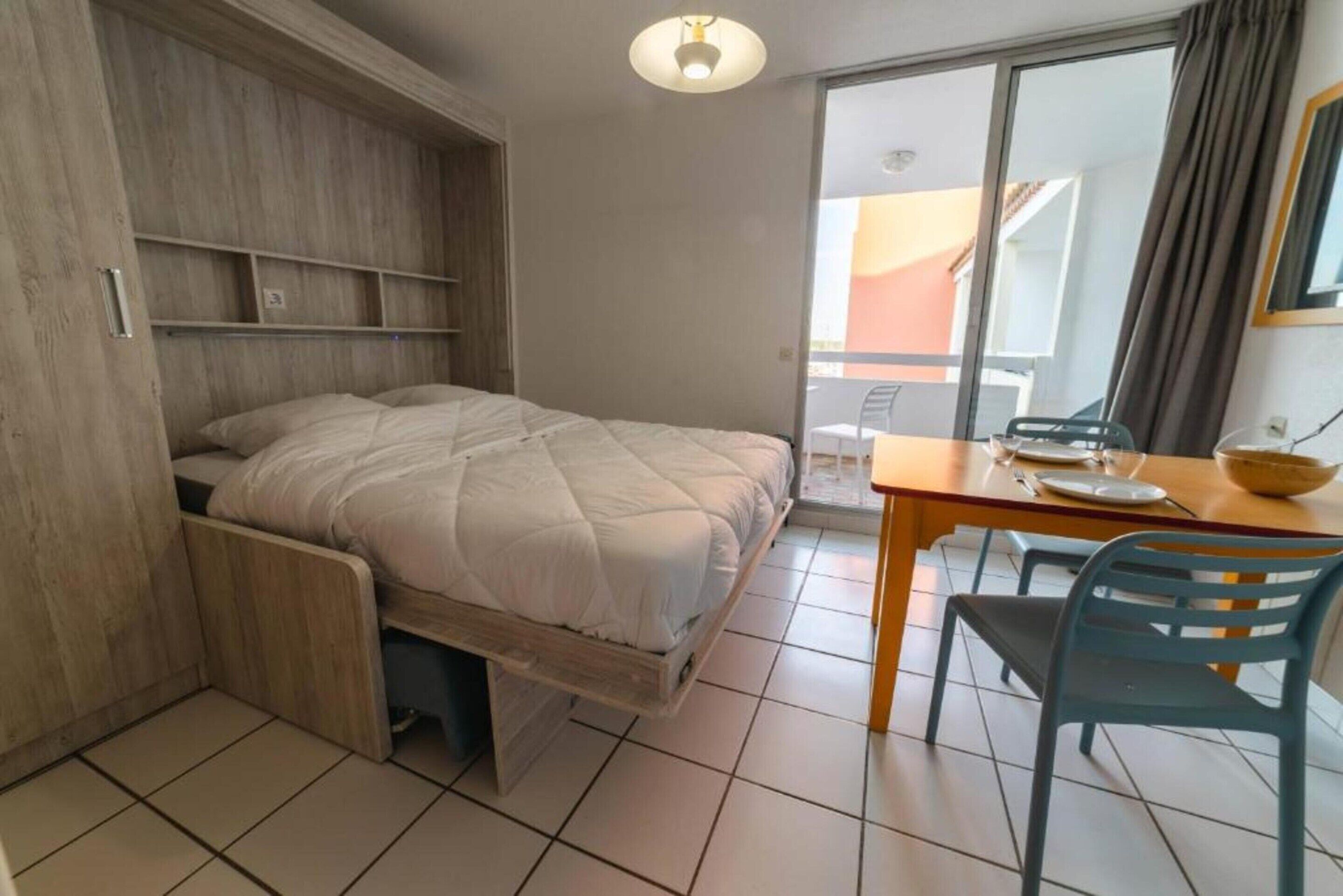 2 bedrooms, individually furnished, bed sheets