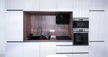 Urban Calm - Bright & Modern Stay