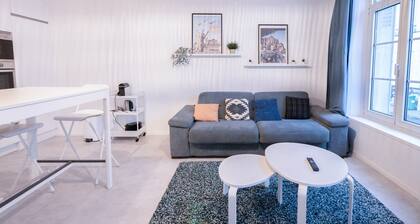 Urban Calm - Bright & Modern Stay