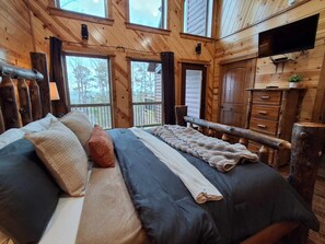3 bedrooms, desk, iron/ironing board, free WiFi - Three Bears Hideout, Mountain Views, Relaxing pool retreat (Broken Bow)