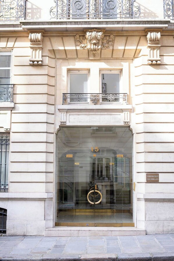 Exterior detail - Charming Apartment -1br-4p- Arc de Triomphe (Paris)
