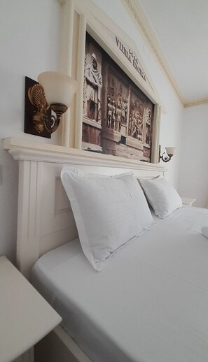 Luxury-Doppelzimmer, Balkon, Bergblick | Zimmersafe, Verdunkelungsvorhänge, schallisolierte Zimmer