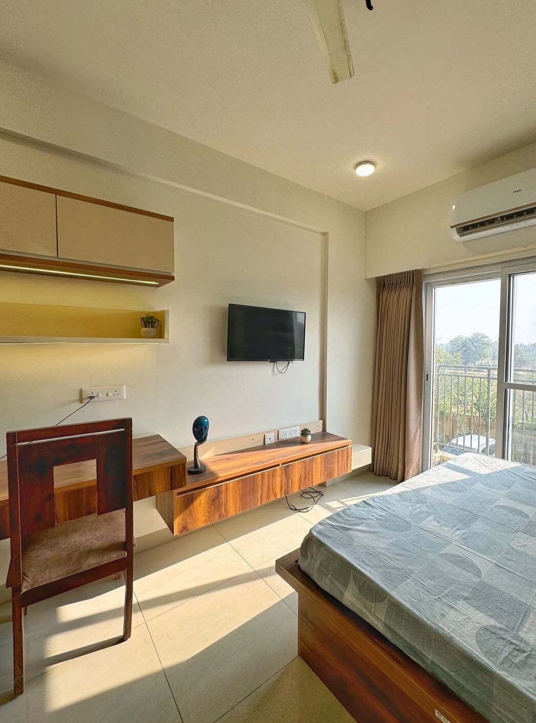 Signature Studio | Individually furnished, desk, laptop workspace, wheelchair access