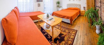 Room-charming Guest Room in Historic Vel