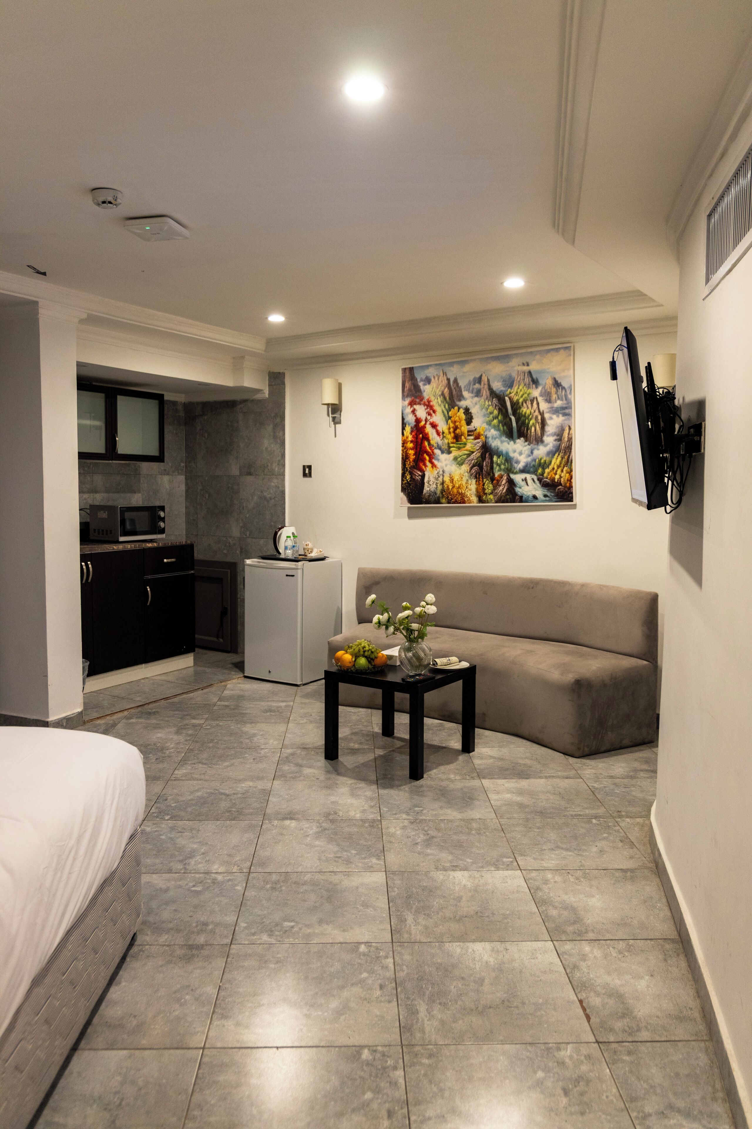 Iron/ironing board, free WiFi, bed sheets