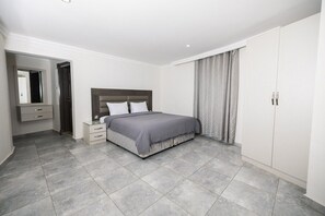 Iron/ironing board, free WiFi, bed sheets - Salmiya Grand Hotel (Salmiya)