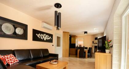 Great Villa With Balcony