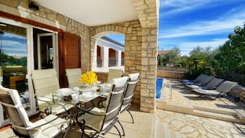 Villa | Balcony