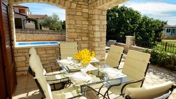 Villa | Outdoor dining