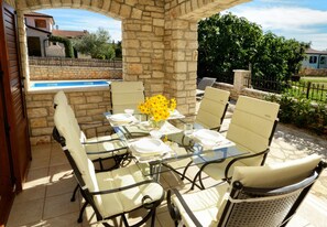 Villa | Outdoor dining