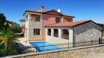 Villa | Exterior